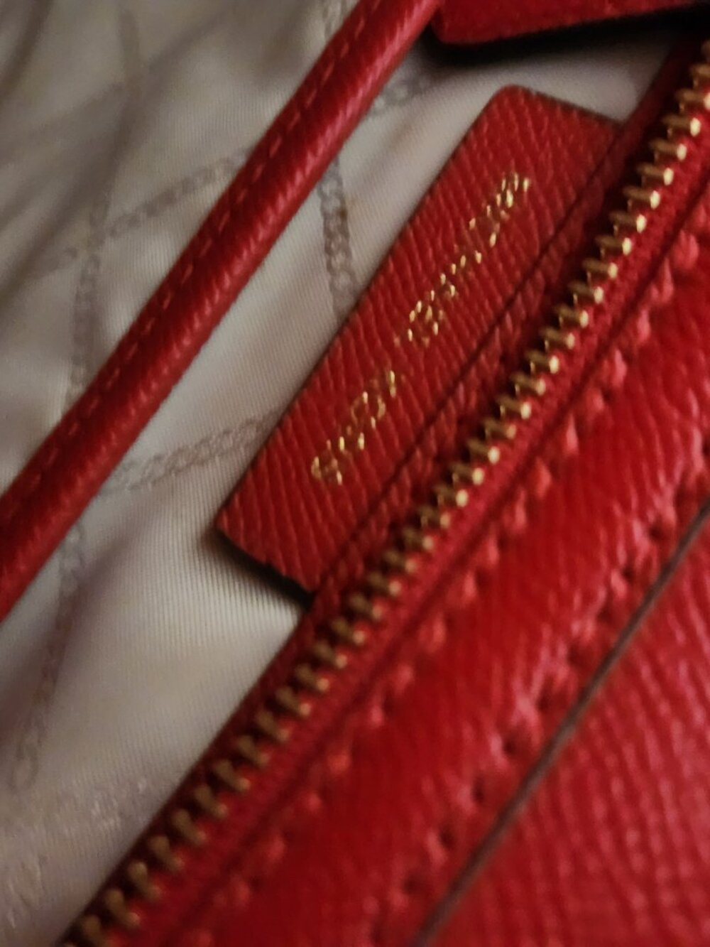 Like New Michael Kors Sylvia Red Leather Shoulder Bag & Wallet - Picture 12 of 16